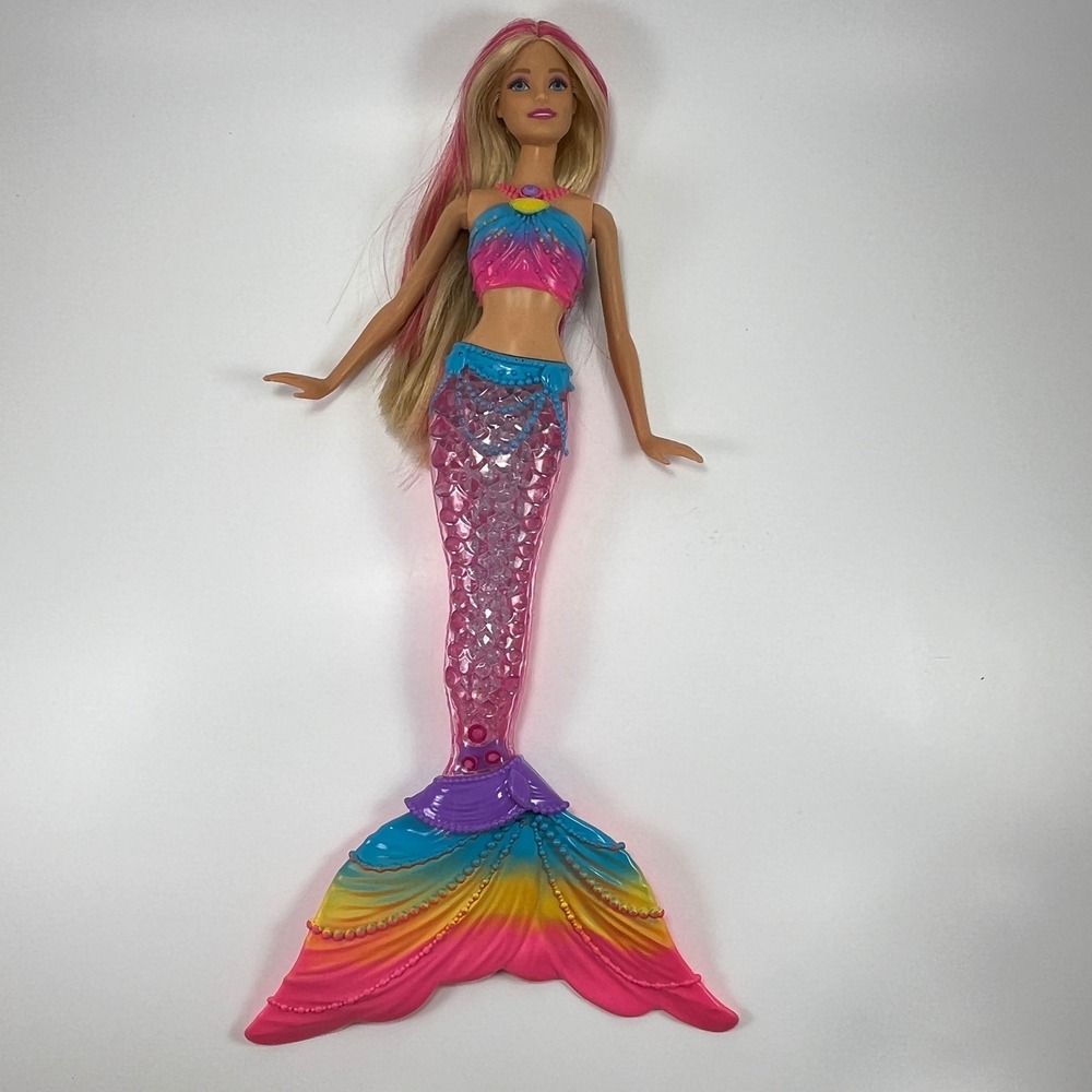 Barbie Dreamtopia Rainbow Lights Mermaid Doll DHC40 Pink 2015 2016 Light Up